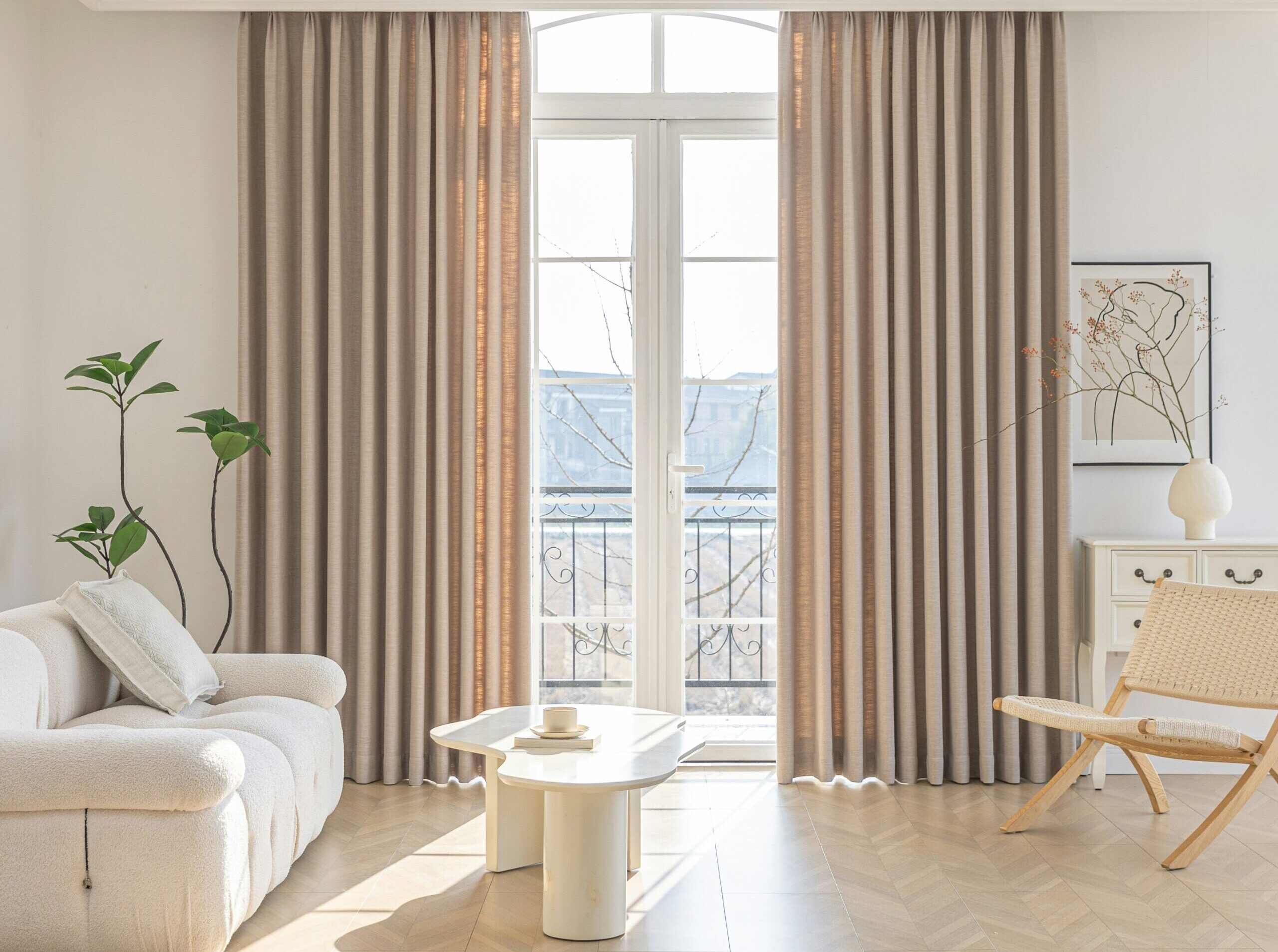 UnsplashのEZcurtain Lifeが撮影した写真